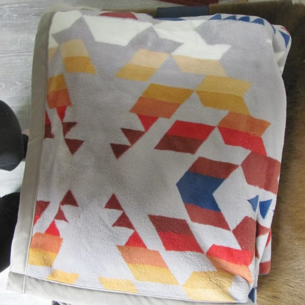 CASUAL LIVING REVERSIBLE LUXE PLUSH THROW casual living